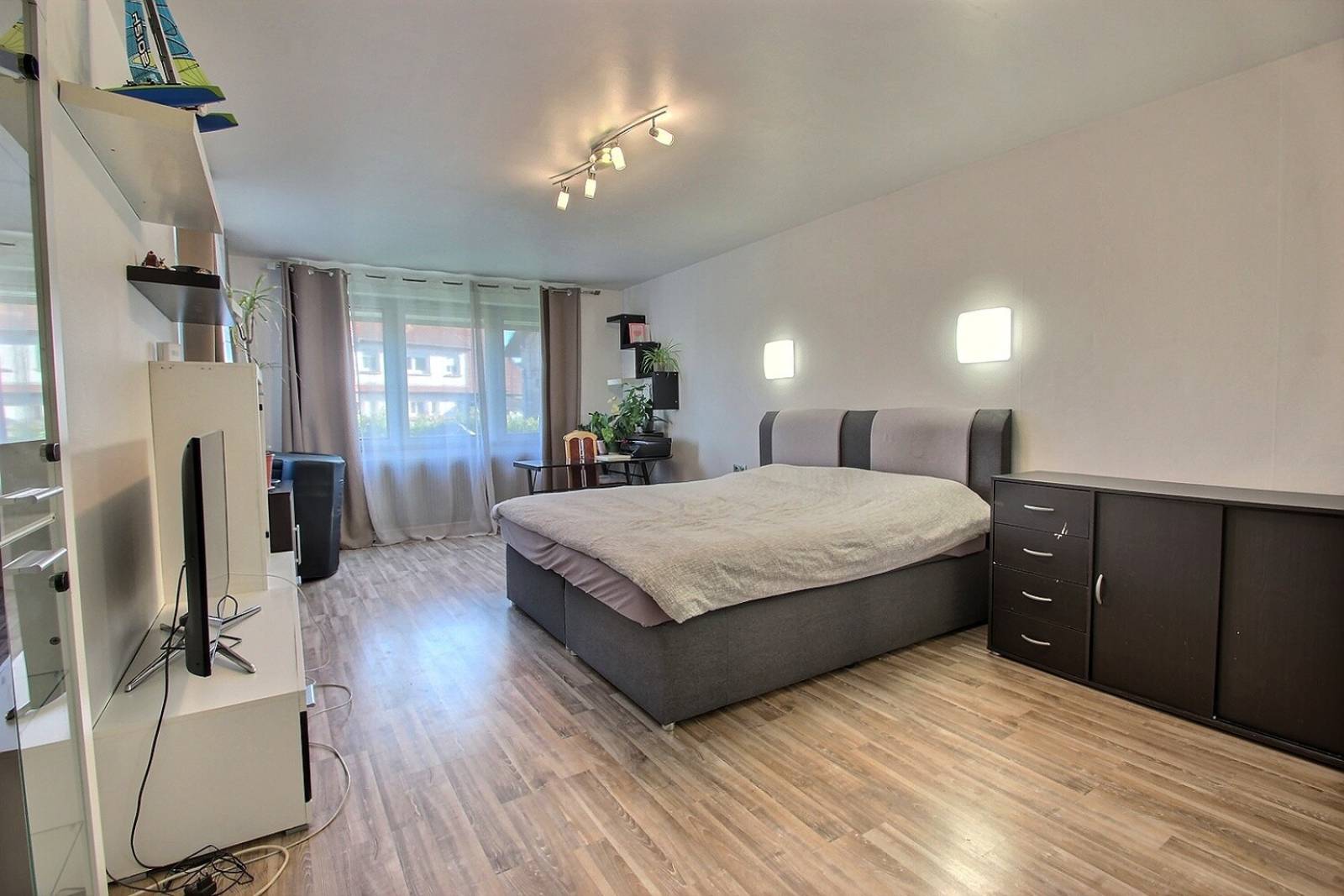 A vendre, maison de 166 m², 7 pièces, 4 chambres avec dépendance à OBERHOFFEN