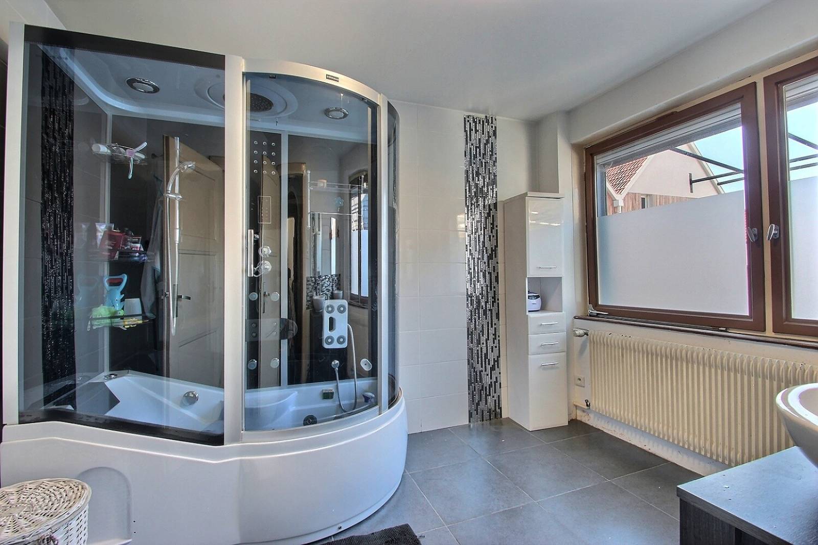 A vendre, maison de 166 m², 7 pièces, 4 chambres avec dépendance à OBERHOFFEN