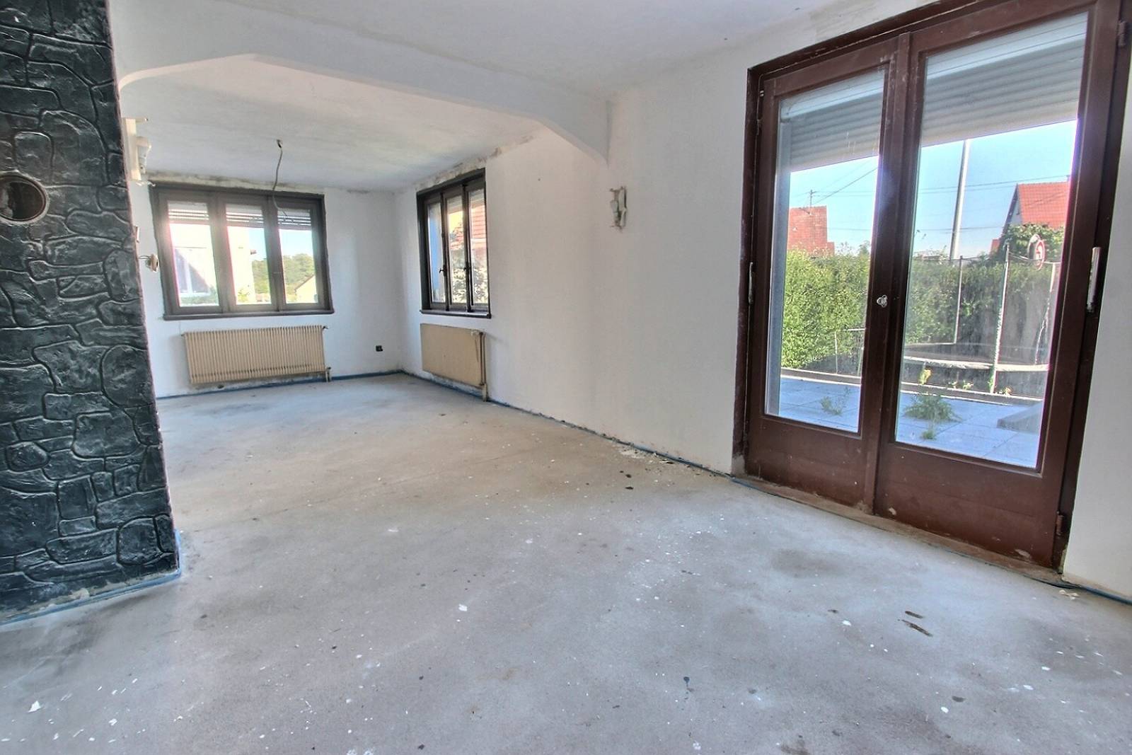 A vendre, maison de 166 m², 7 pièces, 4 chambres avec dépendance à OBERHOFFEN