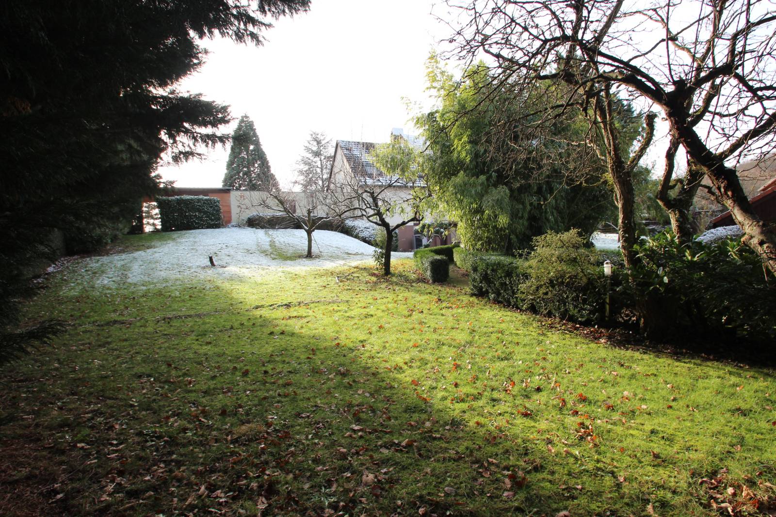 A vendre, terrain constructible de 9 ares sur les hauteurs de Rott.