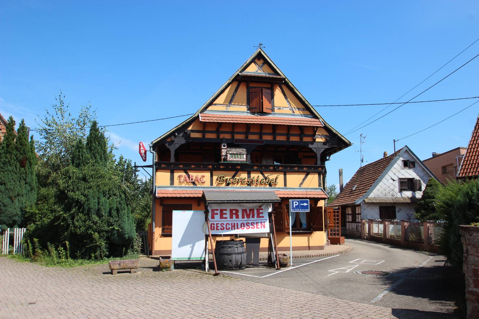 Ensemble immobilier comprenant un restaurant/bar et un appartement à FORSTFELD