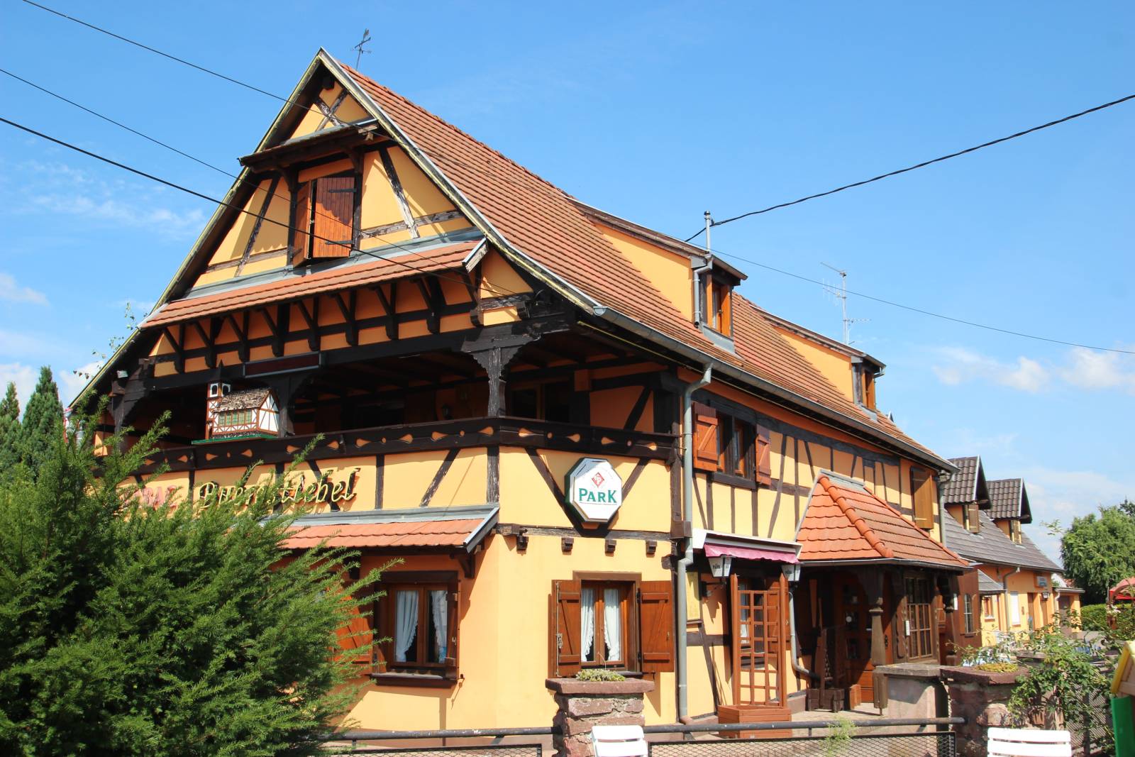 Ensemble immobilier comprenant un restaurant/bar et un appartement à FORSTFELD