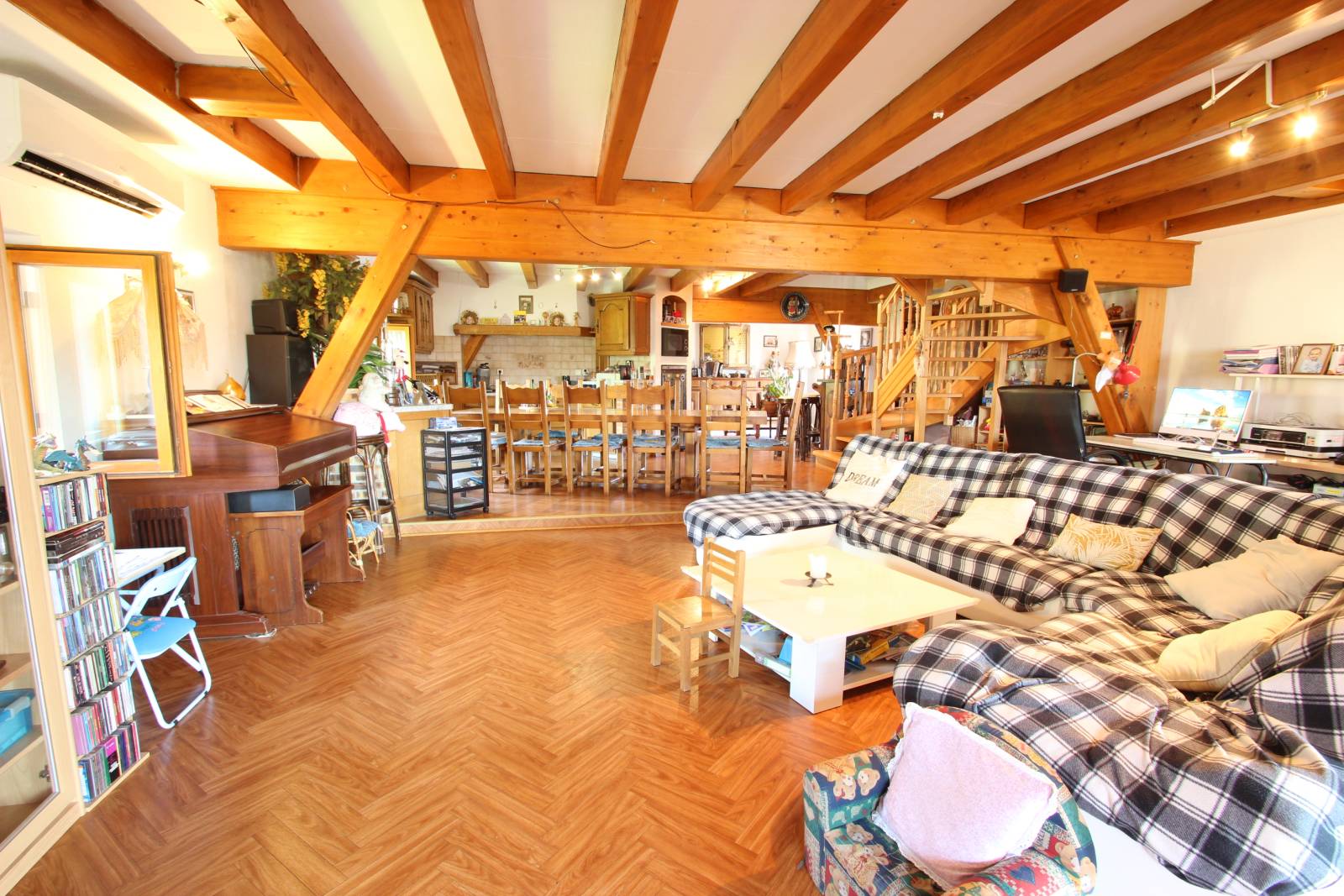 Ensemble immobilier comprenant un restaurant/bar et un appartement à FORSTFELD