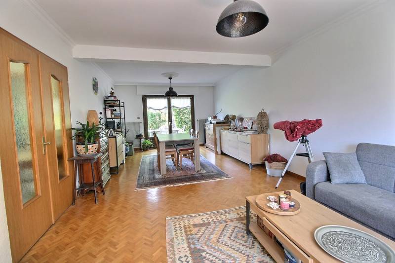 A la vente maison de plain pied  4 pièces et 2 chambres qui dispose d'un double garage  sur Dettwiller