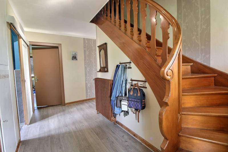 A vendre belle et spacieuse  maison de 7 pièces avec 6 chambres et une superficie de 150 m² sur ESCHBOURG