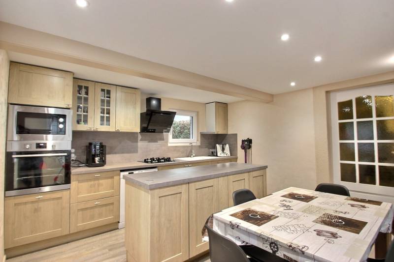 A vendre, maison 3/4 pièces de 107 m² situé au centre ville de Reichtett