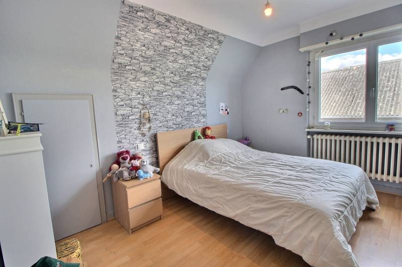 A vendre belle et spacieuse  maison de 7 pièces avec 6 chambres et une superficie de 150 m² sur ESCHBOURG