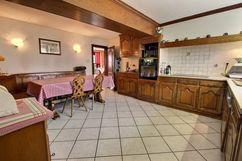 A vendre, pour investisseurs ensemble immobilier, maison de 240 m² et d'un immeuble de 762 m² à WOERTH