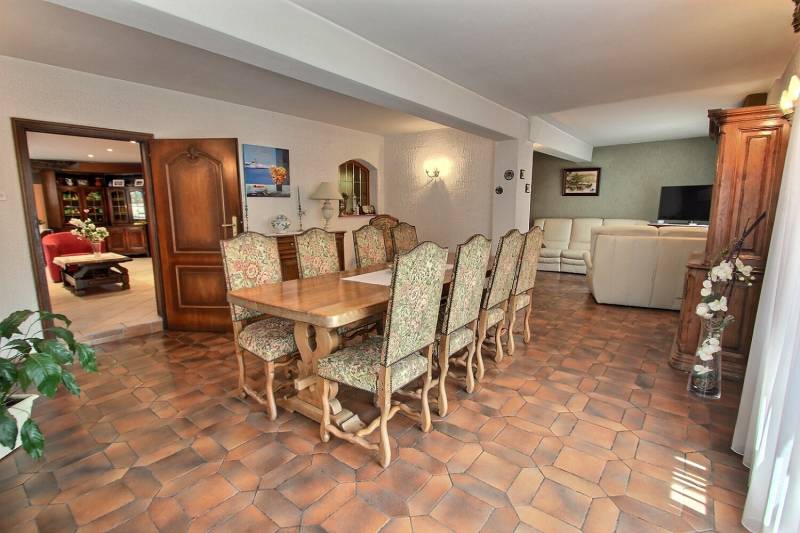 A vendre, pour investisseurs ensemble immobilier, maison de 240 m² et d'un immeuble de 762 m² à WOERTH