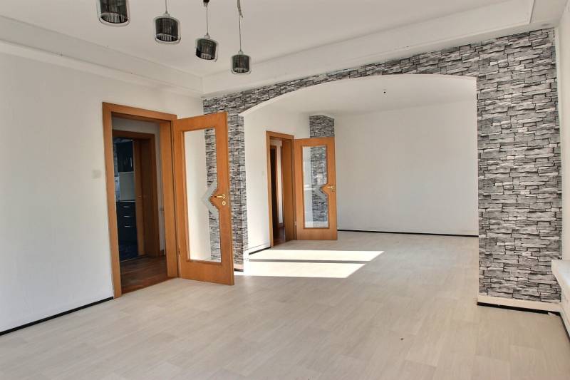 A Vendre, belle maison composée de deux appartements d'une surface totate de 200 m² et un terrain de 5.08 ares dans un quartier résidentiel sur Haguenau