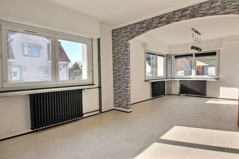 A Vendre, belle maison composée de deux appartements d'une surface totate de 200 m² et un terrain de 5.08 ares dans un quartier résidentiel sur Haguenau