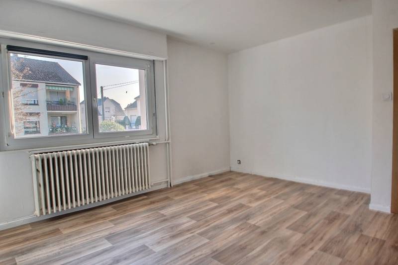 A Vendre, belle maison composée de deux appartements d'une surface totate de 200 m² et un terrain de 5.08 ares dans un quartier résidentiel sur Haguenau
