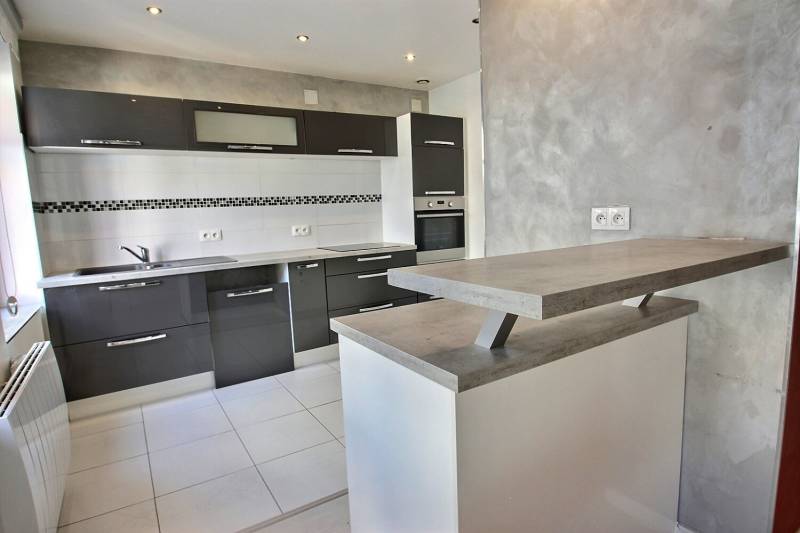 A vendre, maison composée de deux appartements, un deux pièces et un duplex au centre d'HAGUENAU