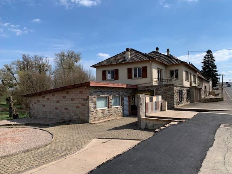 A vendre, maison de 142 m² comprenant 6 pièces ainsi qu'un local commercial, le tout sur 11,51 ares à Meting