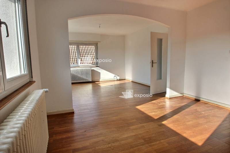 A Vendre, belle maison composée de deux appartements d'une surface totate de 200 m² et un terrain de 5.08 ares dans un quartier résidentiel sur Haguenau