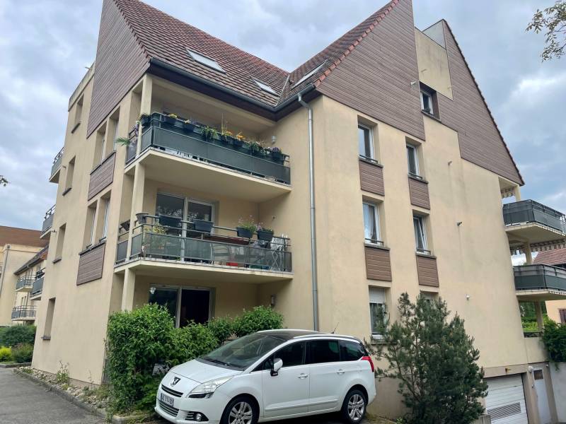 A vendre bel appartement de 2 pièces et de 40 m²  proche du centre de Saverne  avec garage