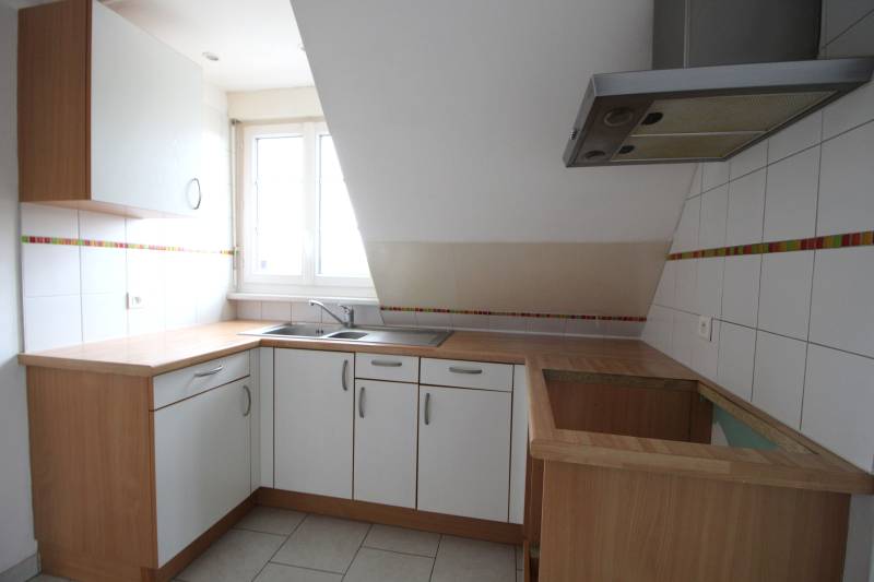 A louer, appartement 2 pièces de 46 m² comprenant une cuisine ouverte, une chambre et une place parking à HOCHFELDEN