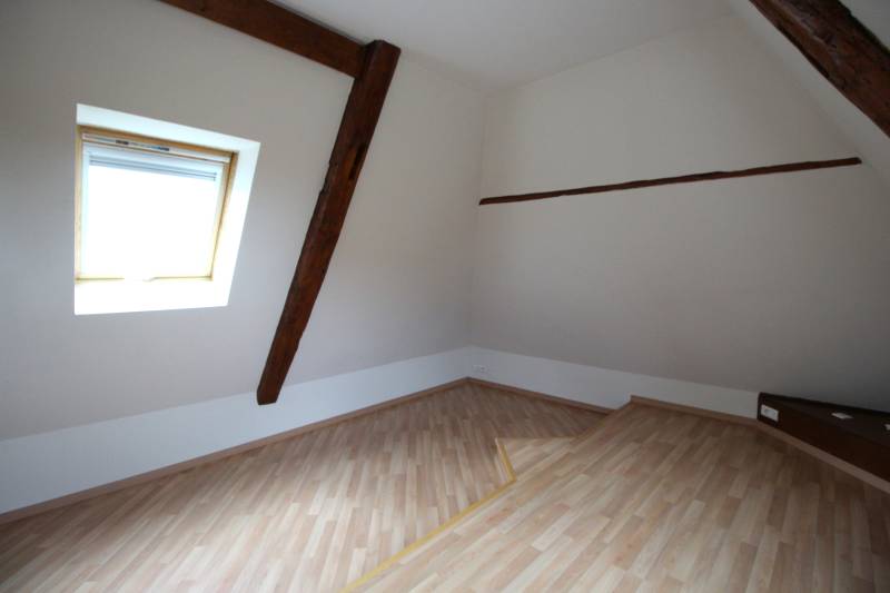 A louer, appartement 2 pièces de 46 m² comprenant une cuisine ouverte, une chambre et une place parking à HOCHFELDEN