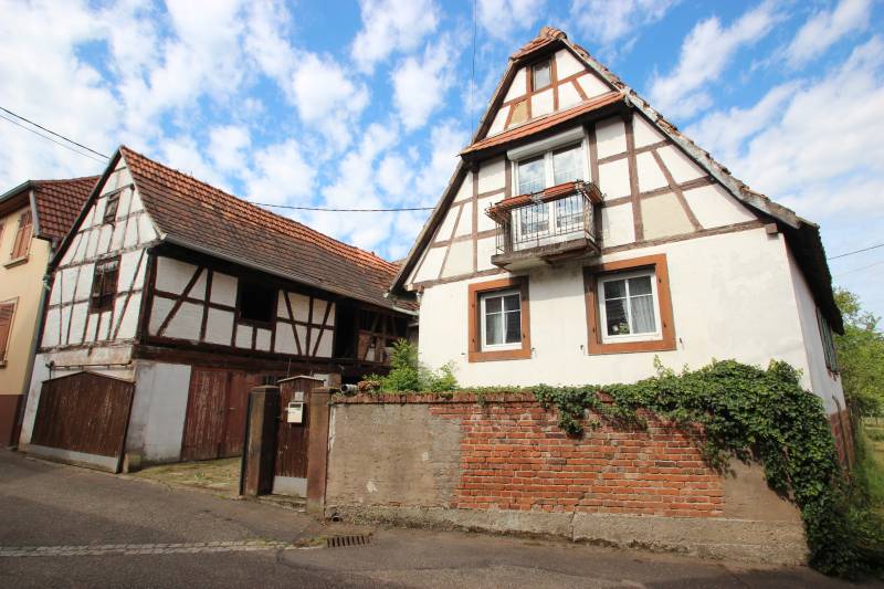 A vendre, maison de village de 95 m² comprenant 4 pièces, 3 chambres sur 2,27 ares avec dépendances à OHLUNGEN