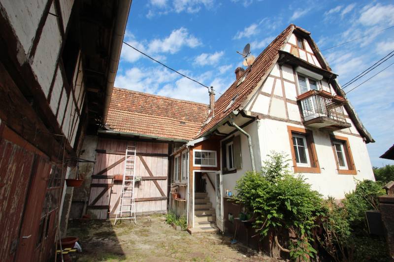 A vendre, maison de village de 95 m² comprenant 4 pièces, 3 chambres sur 2,27 ares avec dépendances à OHLUNGEN