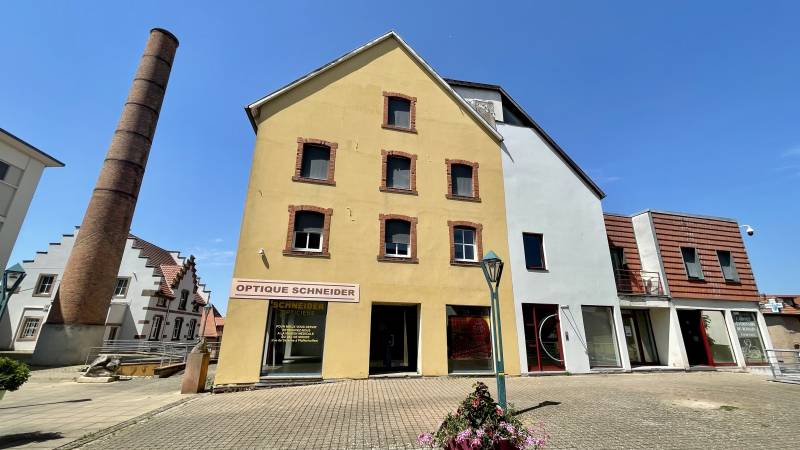 Pour investisseurs local professionnel à vendre sur Pfaffenhoffen en centre ville 97 m² avec sous sol et stockage