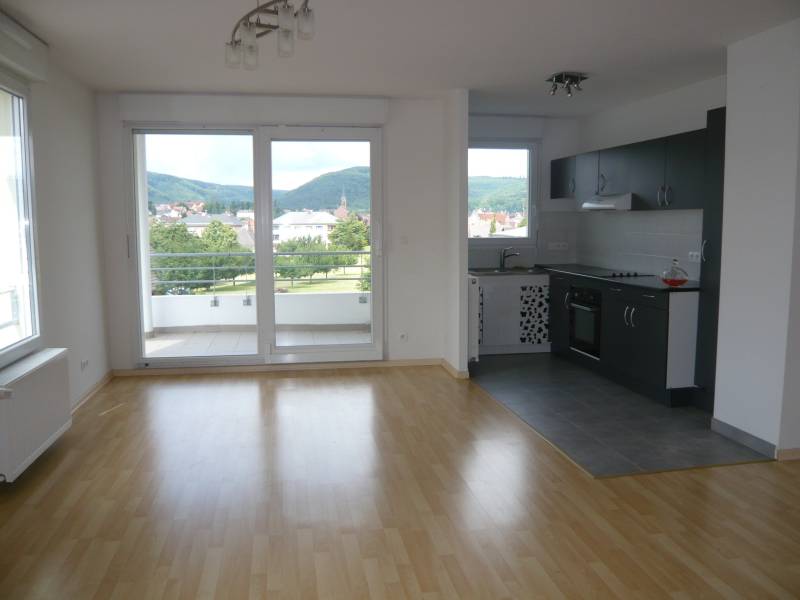 A louer appartement 3 Pièces avec 2 chambres accompagné d'un balcon, garage et une vue imprenable sur Saverne