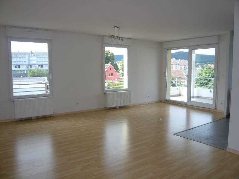 A louer appartement 3 Pièces avec 2 chambres accompagné d'un balcon, garage et une vue imprenable sur Saverne