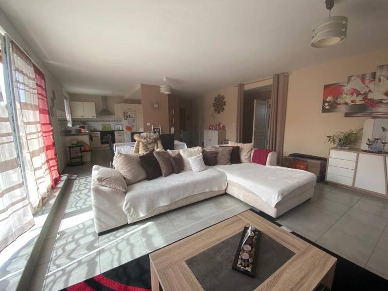 En location avec notre agence immobilière un appartement de 3 pièces avec 2 chambres et une superficie de 86 m² sur Saverne