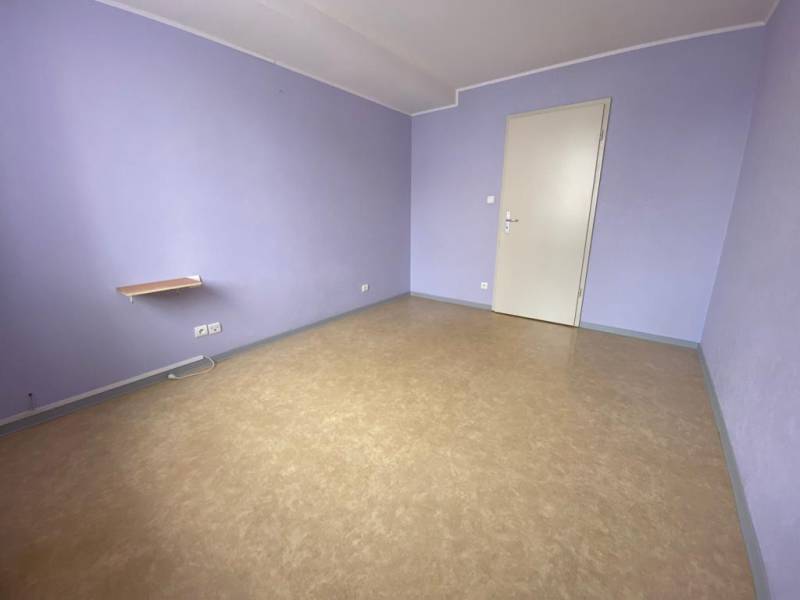 En location dans notre agence immobilière un appartement de 2 pièces avec 1 chambre et une superficie de 53 m² sur HARSKIRCHEN près de Phalsbourg