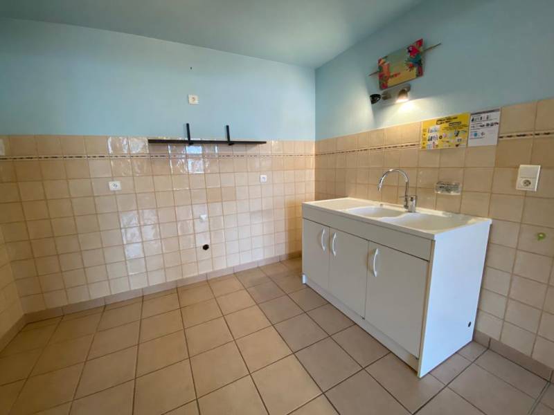 En location dans notre agence immobilière un appartement de 2 pièces avec 1 chambre et une superficie de 53 m² sur HARSKIRCHEN près de Phalsbourg