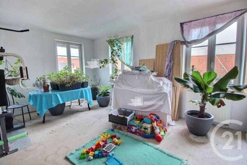 A vendre maison de  5 pièces avec 3 chambres et une superficie de 140 m²  à REUTENBOURG