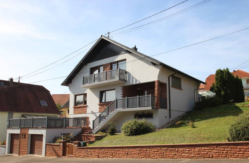 A vendre grande maison de 6 pièces avec triple garage et dépendance et de 177 m² sur Niederbronn les bains