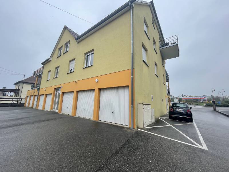 Bel appartement à louer de 3 pièces avec balcon et garage et une superficie de 71 m² sur NIEDERMODERN