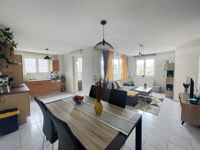 Bel appartement à louer de 3 pièces avec balcon et garage et une superficie de 71 m² sur NIEDERMODERN