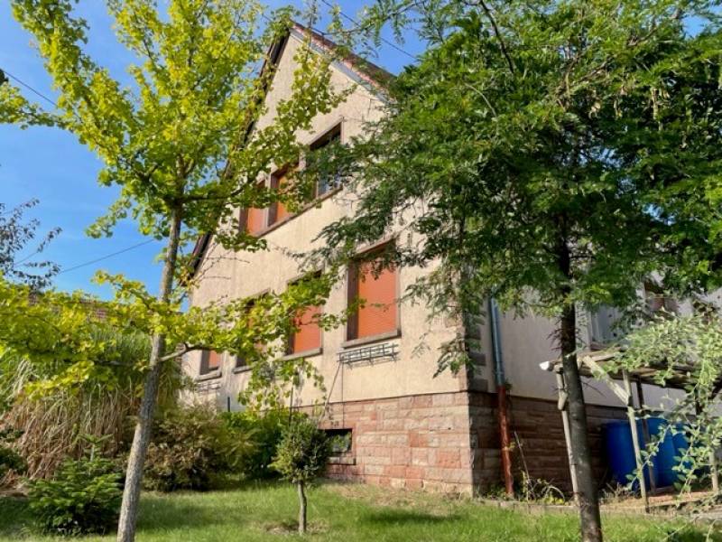A vendre belle et spacieuse  maison de 7 pièces avec 6 chambres et une superficie de 150 m² sur ESCHBOURG